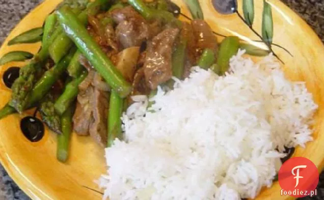Sezamowo-imbirowy wołowina i szparagi Stir-Fry