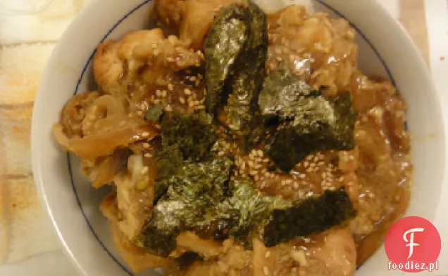 Oyako-don (miska ryżu z kurczakiem i jajkiem)