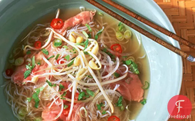 Pho (wietnamska zupa wołowa z makaronem)