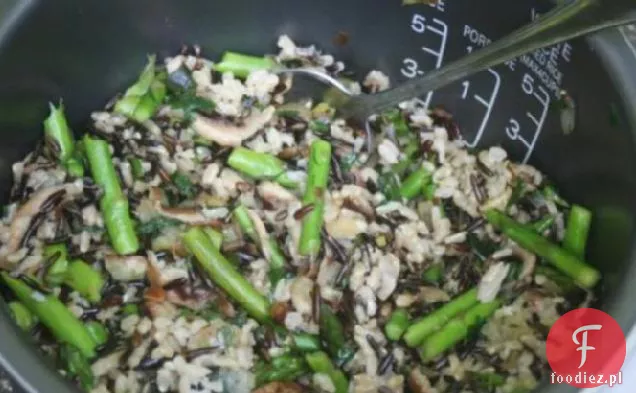 Smażony dziki ryż ze szparagami i pieczarkami