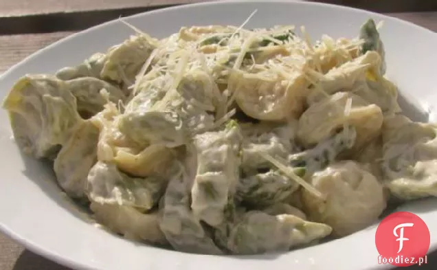 Kremowy ser Tortellini ze szparagami