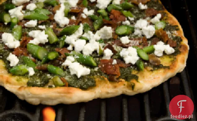 Boczek, szparagi, i kozi ser Grillowany Przepis Pizza