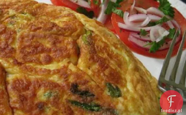 Szparagi I Fontina Frittata W Plastrach Pomidor I Czerwona Cebula