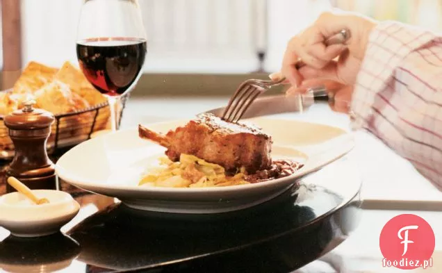 Kotlety schabowe z kremem musztardowym i kapustą Alzacką