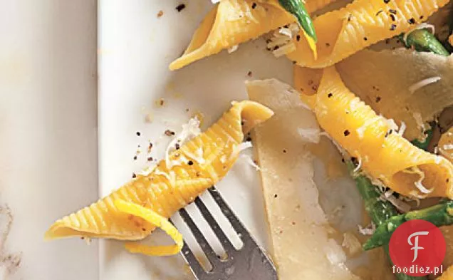 Garganelli ze szparagami i serem Pecorino