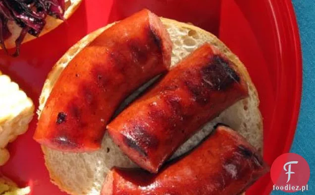 Kanapki Z Grillowaną Kiełbasą Z Marynowaną Czerwoną Kapustą