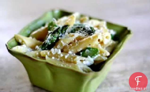 Penne z ricottą i szparagami
