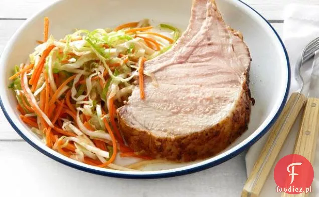 Grillowany stek wieprzowiny z kapustą