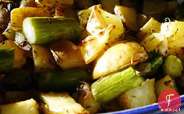Pieczone w piecu czerwone ziemniaki i szparagi