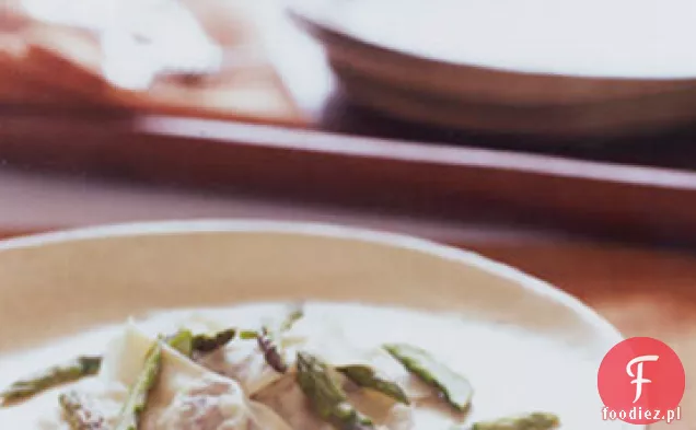 Orzech i Pancetta Pansoti ze szparagami w bulionie z parmezanem