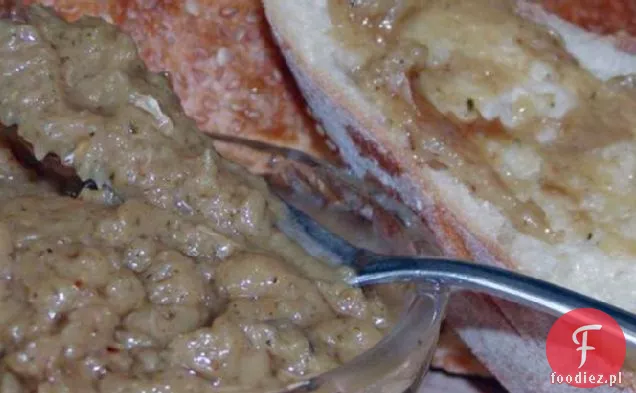 Pasta z pieczonego czosnku i pieprzu