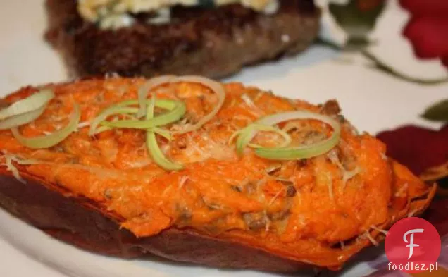 Dwa razy Pieczone słodkie ziemniaki z porem i kiełbasą