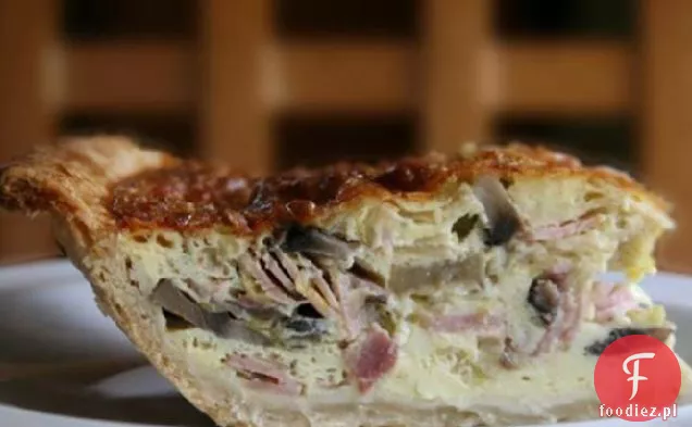 Quiche z porem, szynką i pieczarkami