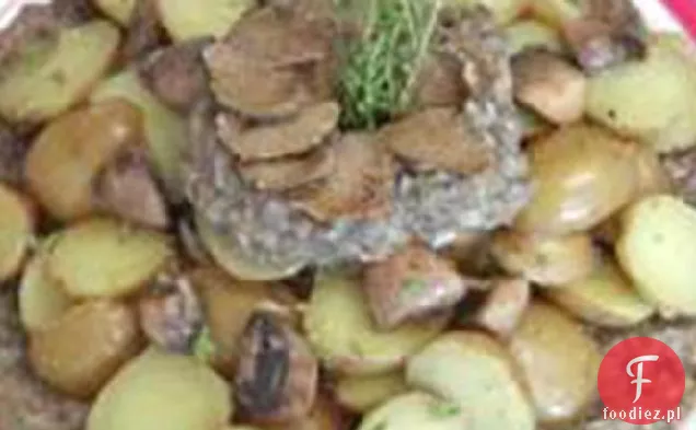 Ziemniaki z puree grzybowym i przyozdobione truflami