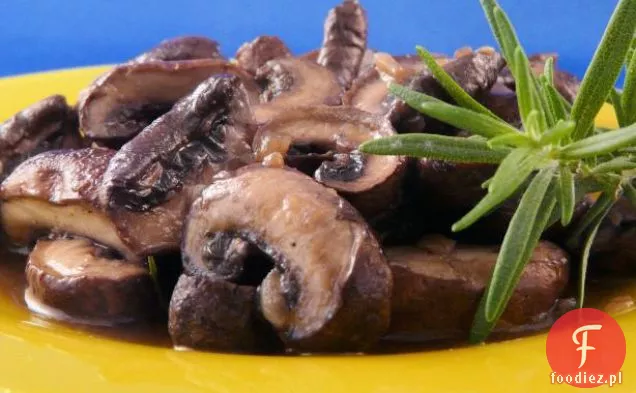 Grillowany stek z oliwą i sosem serowym Stilton