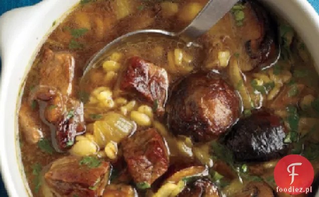 Zupa z pieczonej wołowiny, pieczarek i jęczmienia