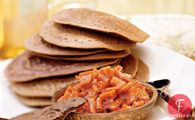 Chleb Teff Injera z chutneyem marchewkowo-imbirowym
