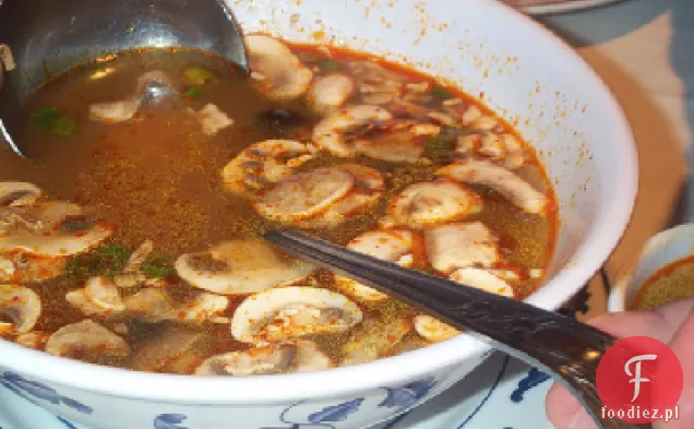 Tom Yum-tajska gorąca i kwaśna zupa