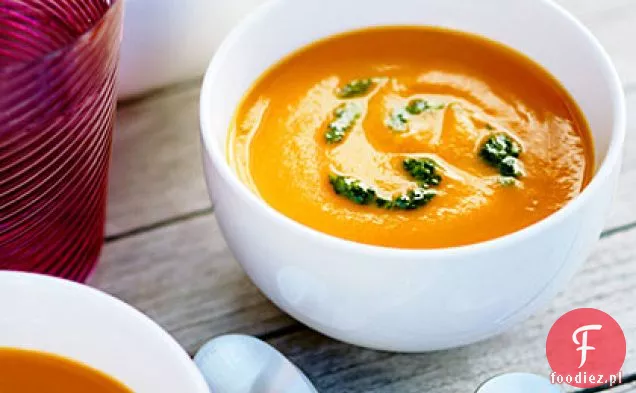 Aksamitna zupa marchewkowa z pesto z marchwi