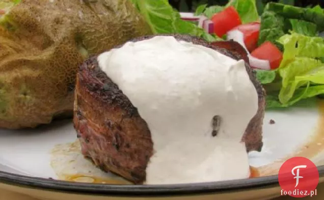 Filet Owinięty Boczkiem Mignon Z Sosem Chrzanowym