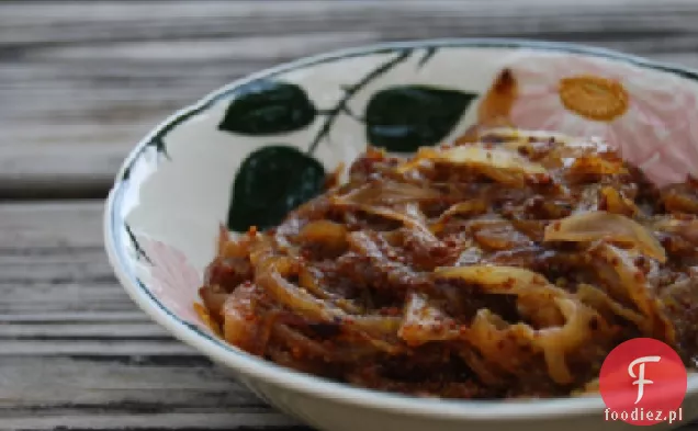 Karmelizowana tarta z cebulą i słodkimi ziemniakami