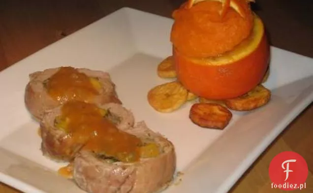 Karaiby faszerowana wieprzowina z pomarańczowymi słodkimi ziemniakami i Plantanami
