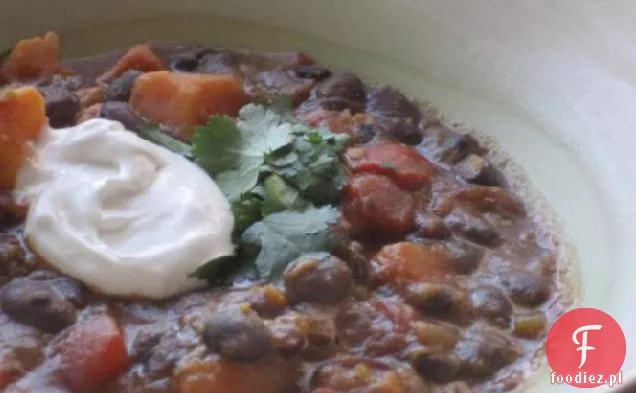 Chili z czarnej fasoli i słodkich ziemniaków (Wegetariańskie)