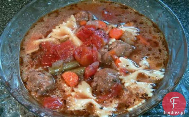 Zupa z makaronem i kiełbasą