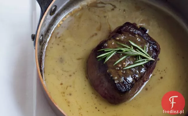 Steki z polędwicy wołowej z tarką z korzenia selera