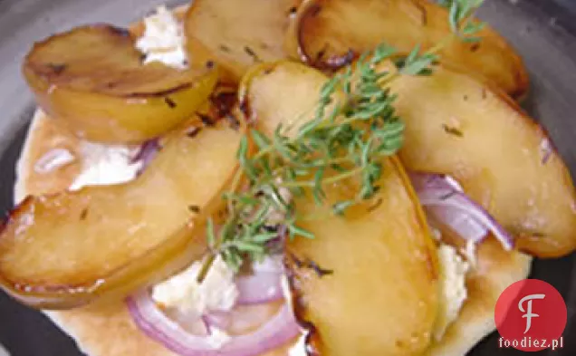 Smażona pizza z jabłkiem i fetą