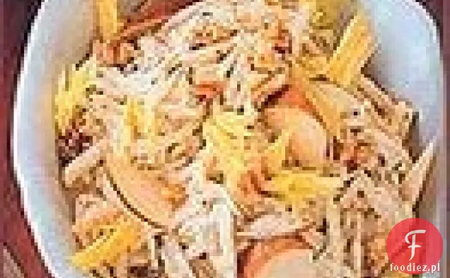 Remoulade z korzenia selera i gruszki z orzechami włoskimi