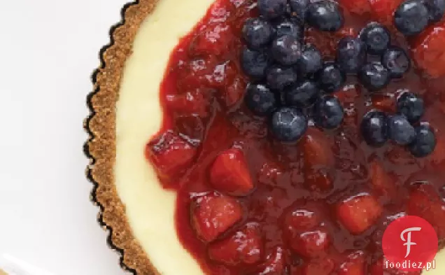 Tarta sernikowa z czerwonymi, białymi i jagodowymi