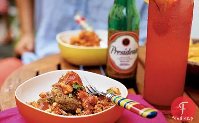 Mofongo Relleno de Pollo Guisado (plantany i skwarki wieprzowe z duszonym kurczakiem)