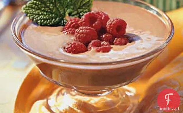 Czekoladowo-Frangelico Crème Anglaise Coupes ze świeżymi malinami