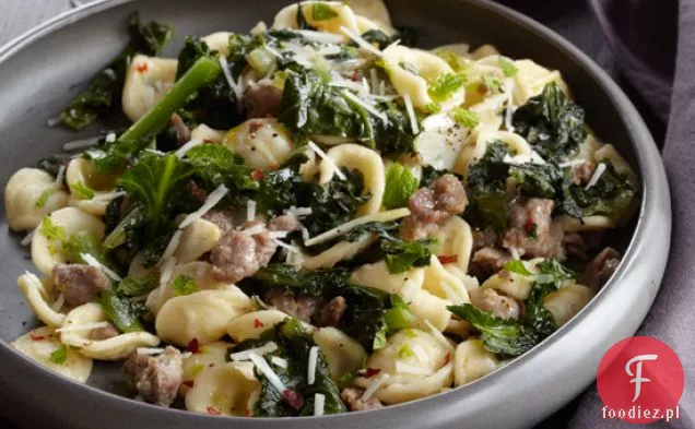 Orecchiette z kiełbasą i cykorią