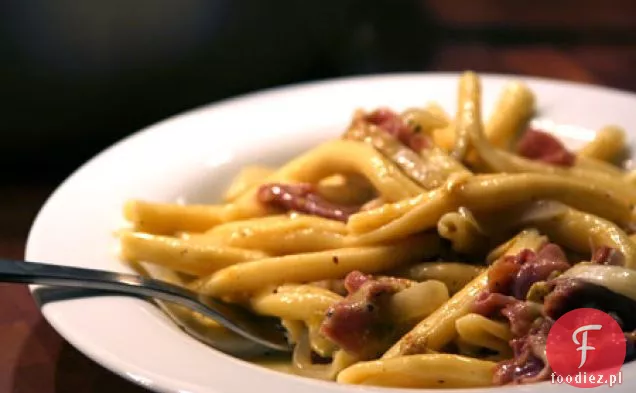 Strozzapretti Z Pecorino, Prosciutto I Czymś Zielonym