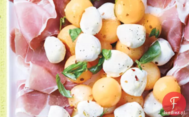 Kantalupa i Mozzarella z Prosciutto i bazylią