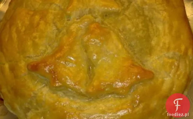 Brie w cieście francuskim z sosem żurawinowym