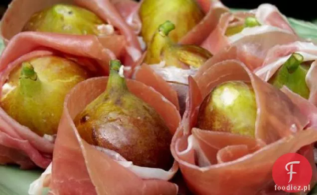 Świeże figi nadziewane i zawijane Prosciutto