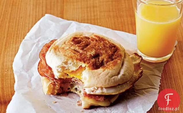 Kanapki z szynką i jajkiem szwajcarskim