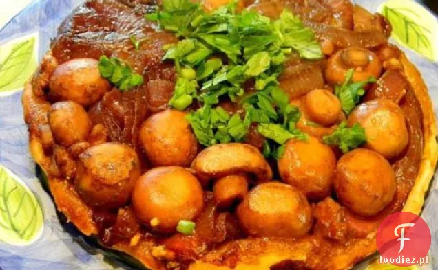 Czerwona cebula, pieczarki i ser pleśniowy Tarte Tatin