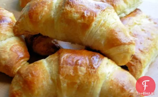 Tradycyjne francuskie rogaliki maślane na leniwe śniadania Bistro