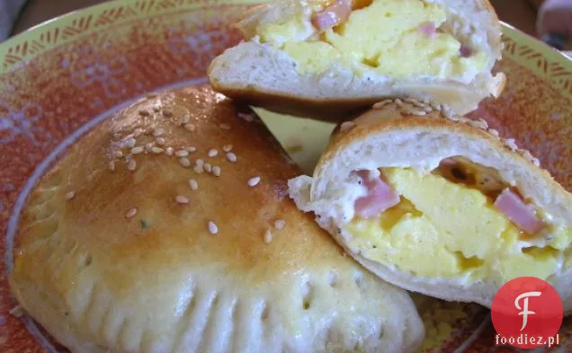 Empanadas z bekonem i jajkiem