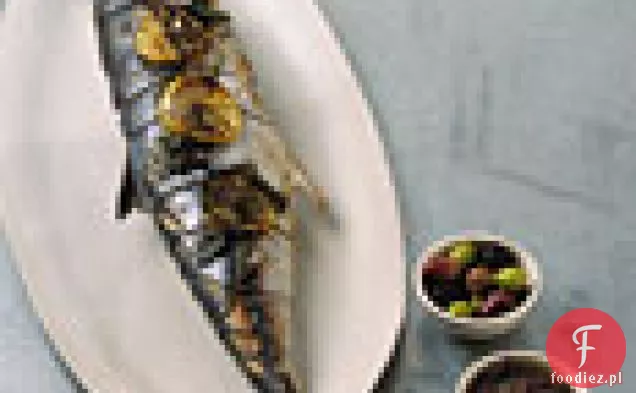 Grillowana Cała makrela z cytryną, Oregano i oliwkami
