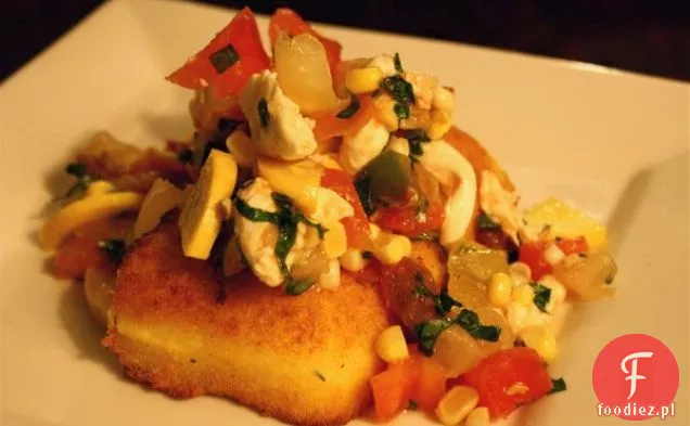 Parmezan Polenta steki z sałatką pomidorowo-kukurydzianą i Cri