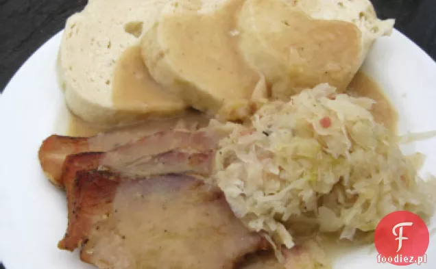 Kapusta kiszona, pierogi, z Golonkami wieprzowymi, wieprzowiną lub Hot-dogami