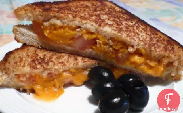 Kanapki z królikiem walijskim (Rarebit) i pomidorem