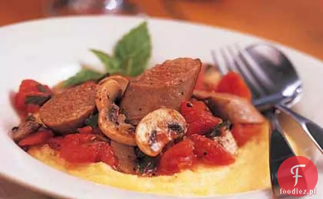 Parmezan Polenta z kiełbasą i pieczarkami