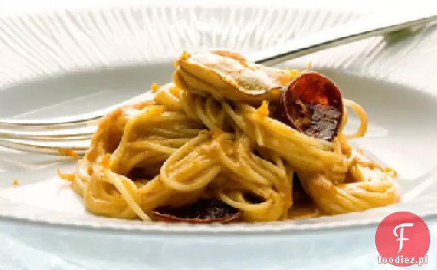 Angel-Hair makaron z smażonymi ostrygami i Chorizo