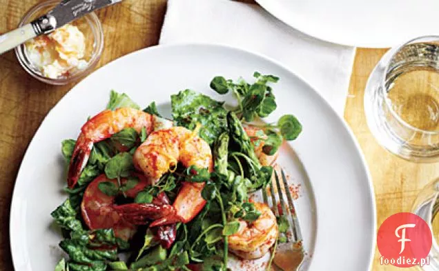 Sałatka rzymska, szparagi i rukola z krewetkami